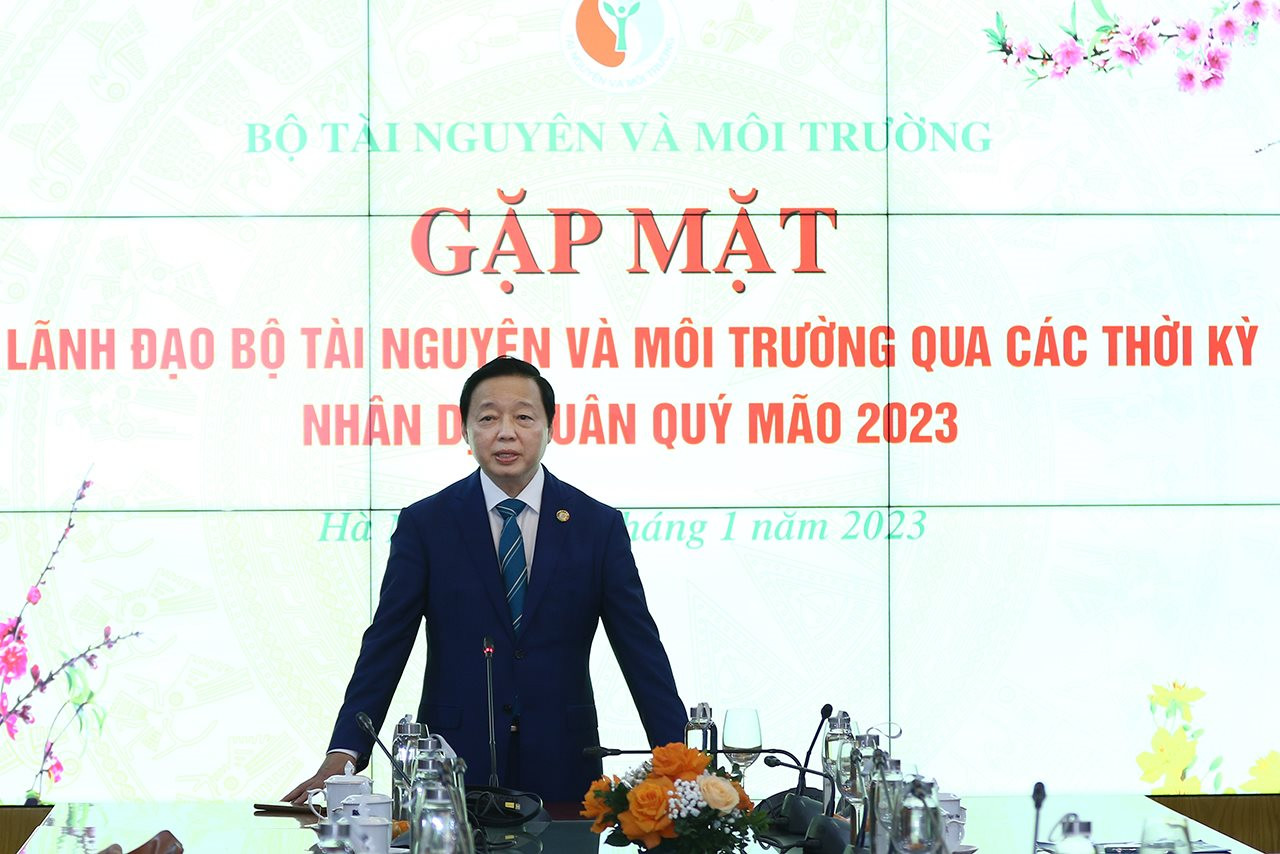 Phó Thủ tướng Trần Hồng Hà gặp mặt lãnh đạo Bộ TN&MT qua các thời kỳ nhân dịp Xuân Quý Mão 2023