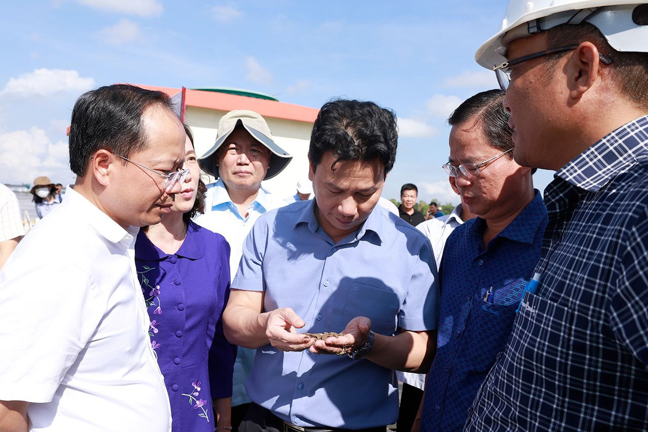 Đoàn công tác của Bộ trưởng Bộ TN&MT Đặng Quốc Khánh: Khảo sát, gỡ vướng cho An Giang về cung cấp cát san lấp công trình trọng điểm