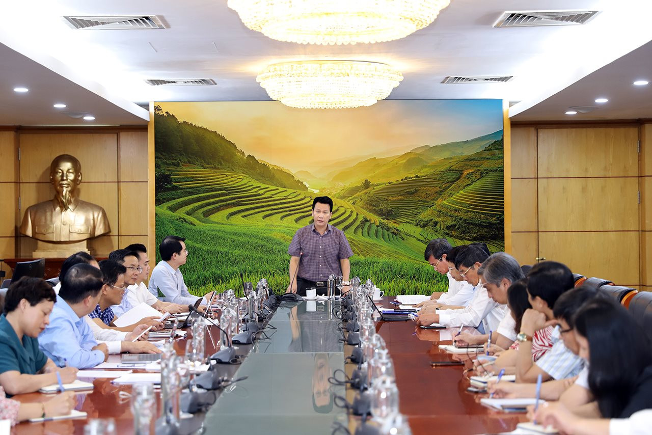 Bộ trưởng Đặng Quốc Khánh làm việc với các cơ quan Bộ Tài nguyên và Môi trường