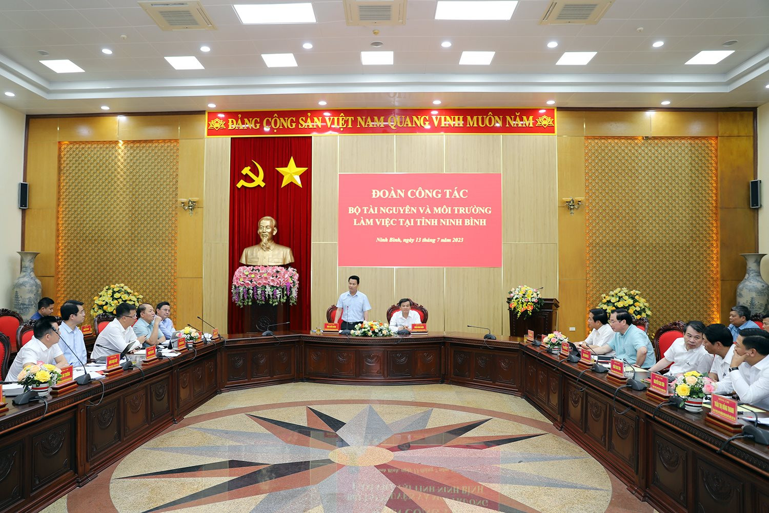 Bộ trưởng Đặng Quốc Khánh làm việc với Lãnh đạo tỉnh Ninh Bình về công tác quản lý tài nguyên và môi trường