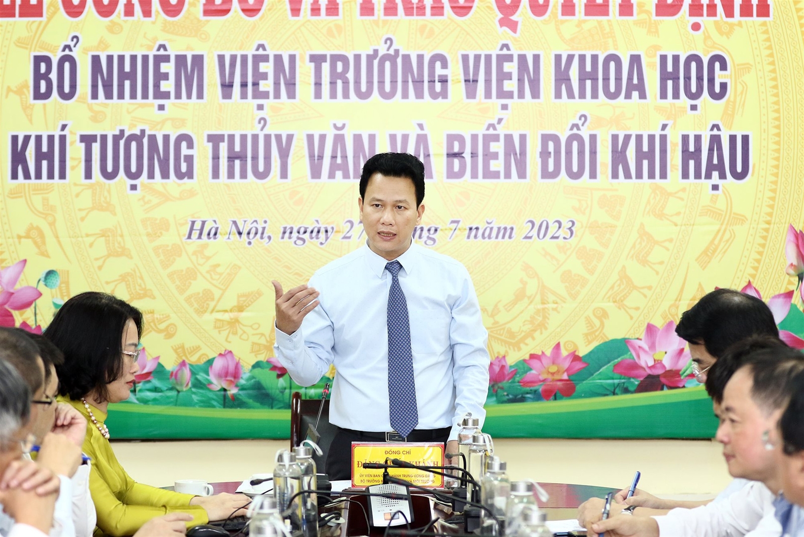 Bộ trưởng Đặng Quốc Khánh trao Quyết định bổ nhiệm PGS.TS Phạm Thị Thanh Ngà giữ chức Viện trưởng Viện Khoa học KTTV và BĐKH