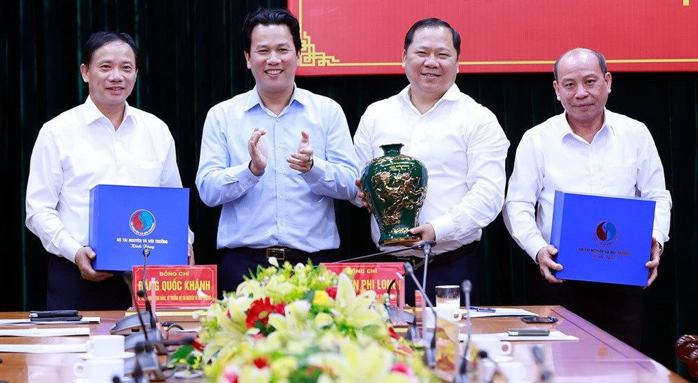 Bộ trưởng Đặng Quốc Khánh làm việc với Lãnh đạo tỉnh Hoà Bình
