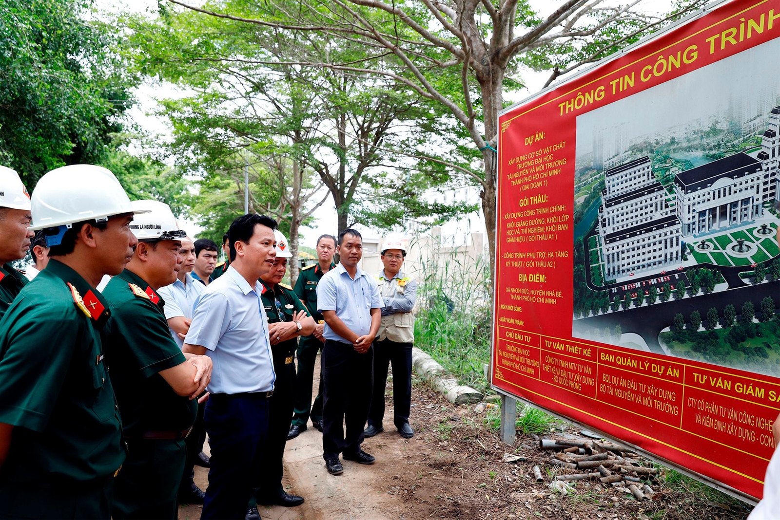 Bộ trưởng Đặng Quốc Khánh thăm và làm việc với Đài Khí tượng thủy văn khu vực Nam Bộ