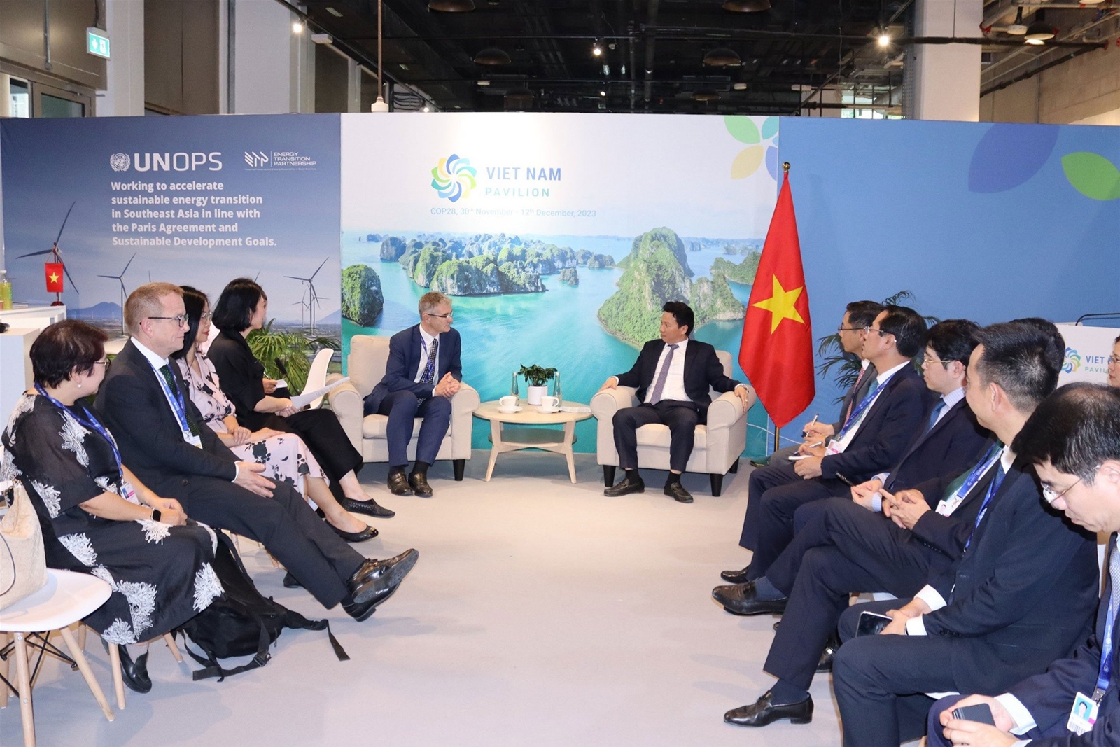 Bộ Tài nguyên và Môi trường - Standard Chartered: Thúc đẩy hợp tác phát triển thị trường các-bon