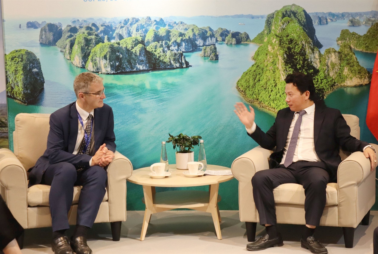 Bộ Tài nguyên và Môi trường - Standard Chartered: Thúc đẩy hợp tác phát triển thị trường các-bon