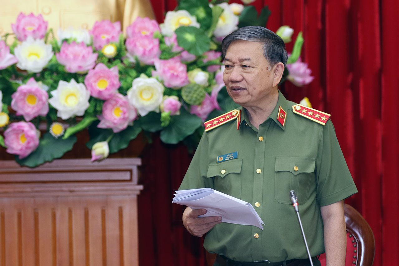 Phối hợp công tác toàn diện với Bộ Công an trong lĩnh vực tài nguyên và môi trường