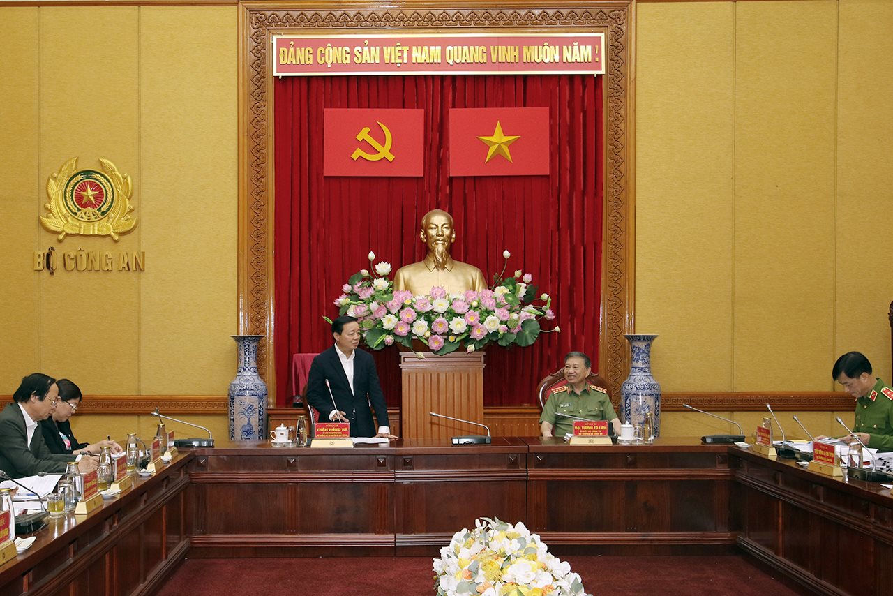 Phối hợp công tác toàn diện với Bộ Công an trong lĩnh vực tài nguyên và môi trường