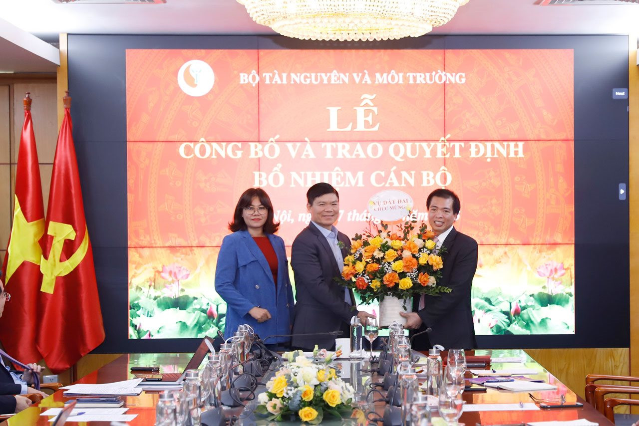 Bộ trưởng Đặng Quốc Khánh trao Quyết định bổ nhiệm Quyền Vụ trưởng Vụ Tổ chức cán bộ, Bộ TN&MT