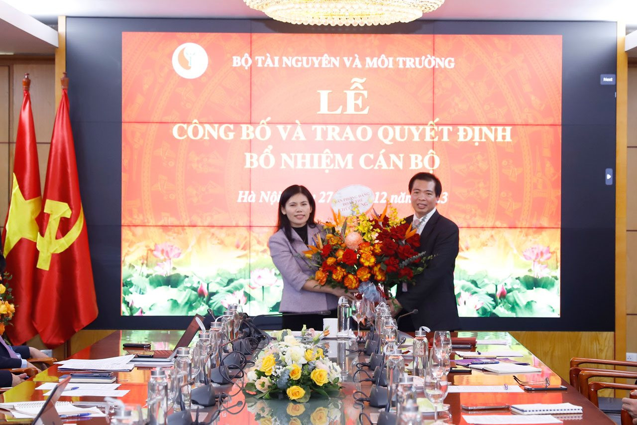 Bộ trưởng Đặng Quốc Khánh trao Quyết định bổ nhiệm Quyền Vụ trưởng Vụ Tổ chức cán bộ, Bộ TN&MT