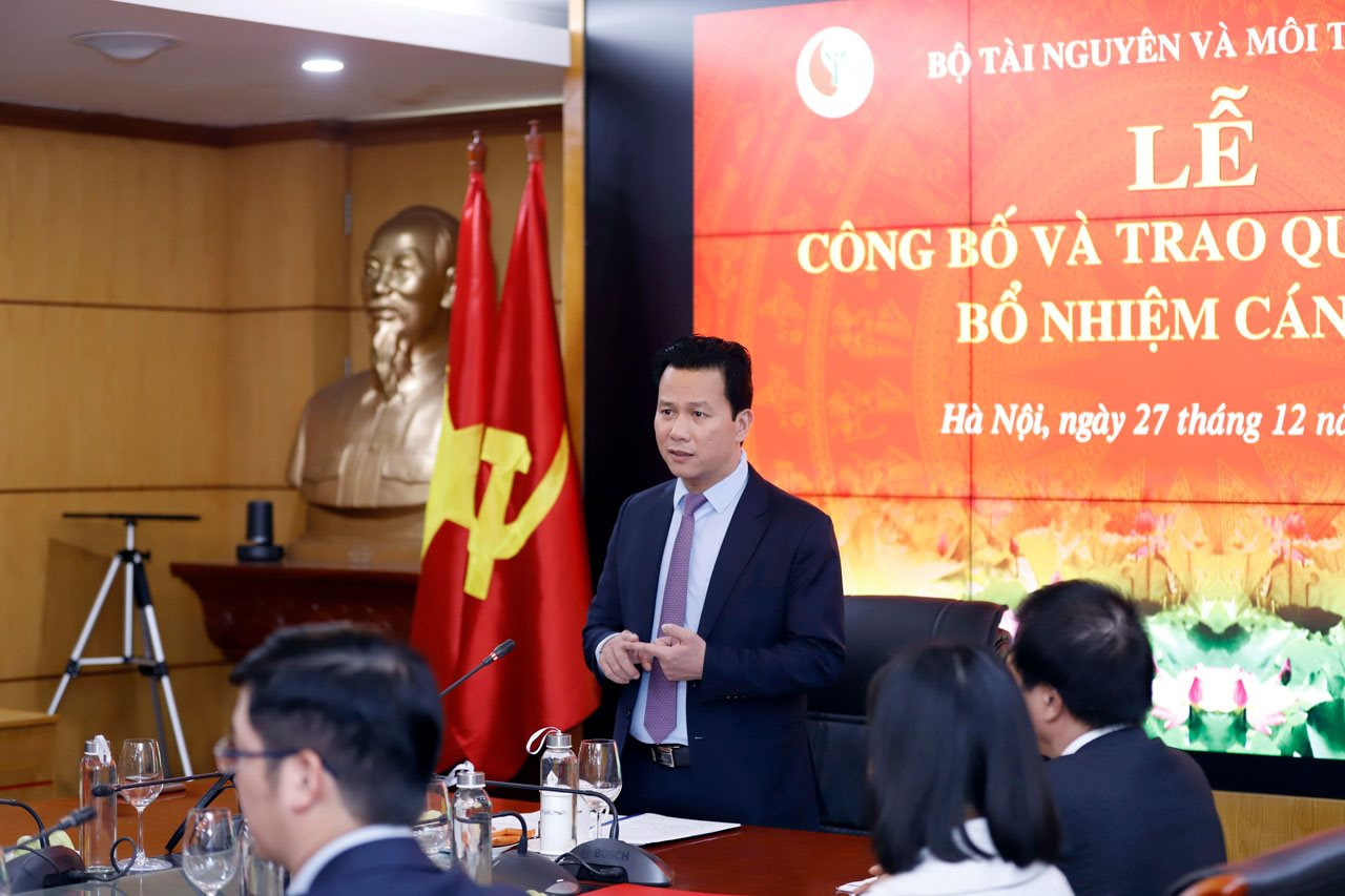 Bộ trưởng Đặng Quốc Khánh trao Quyết định bổ nhiệm Quyền Vụ trưởng Vụ Tổ chức cán bộ, Bộ TN&MT