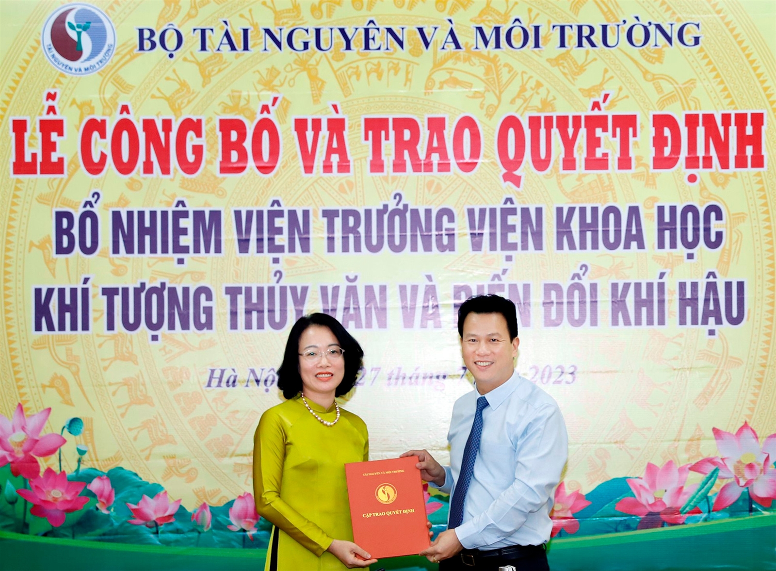 Bộ trưởng Đặng Quốc Khánh trao Quyết định bổ nhiệm PGS.TS Phạm Thị Thanh Ngà giữ chức Viện trưởng Viện Khoa học KTTV và BĐKH