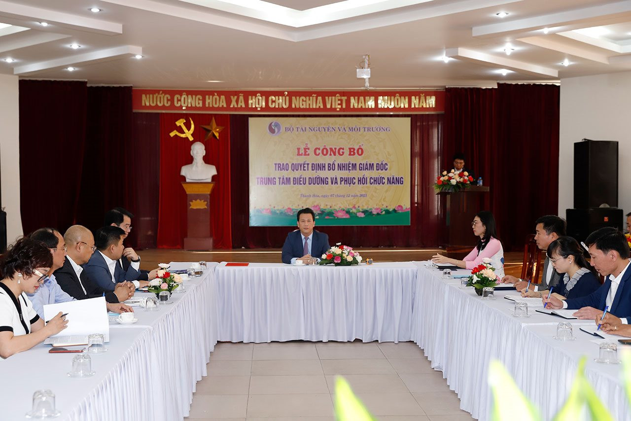 Bộ trưởng Đặng Quốc Khánh trao Quyết định bổ nhiệm Giám đốc Trung tâm Điều dưỡng và Phục hồi chức năng, Bộ Tài nguyên và Môi trường