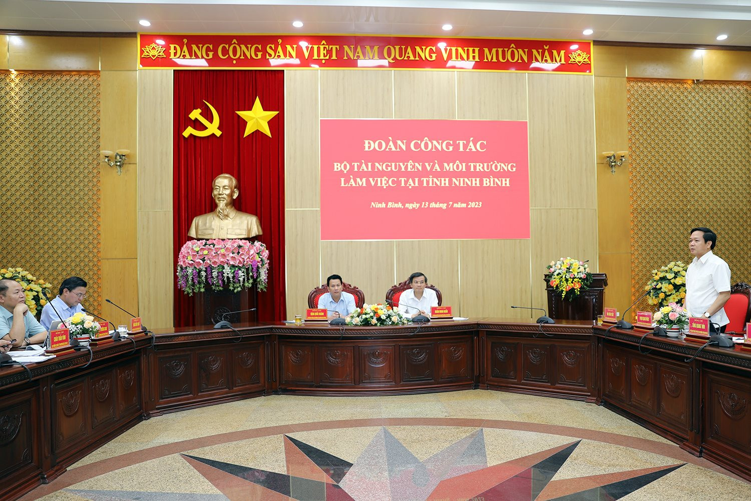 Bộ trưởng Đặng Quốc Khánh làm việc với Lãnh đạo tỉnh Ninh Bình về công tác quản lý tài nguyên và môi trường