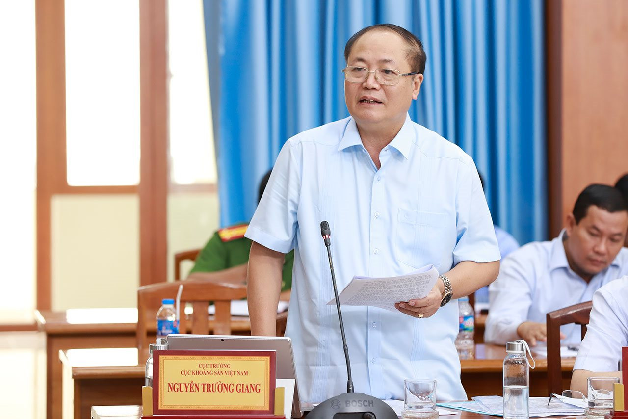 Đoàn công tác của Bộ trưởng Bộ TN&MT Đặng Quốc Khánh: Khảo sát, gỡ vướng cho An Giang về cung cấp cát san lấp công trình trọng điểm
