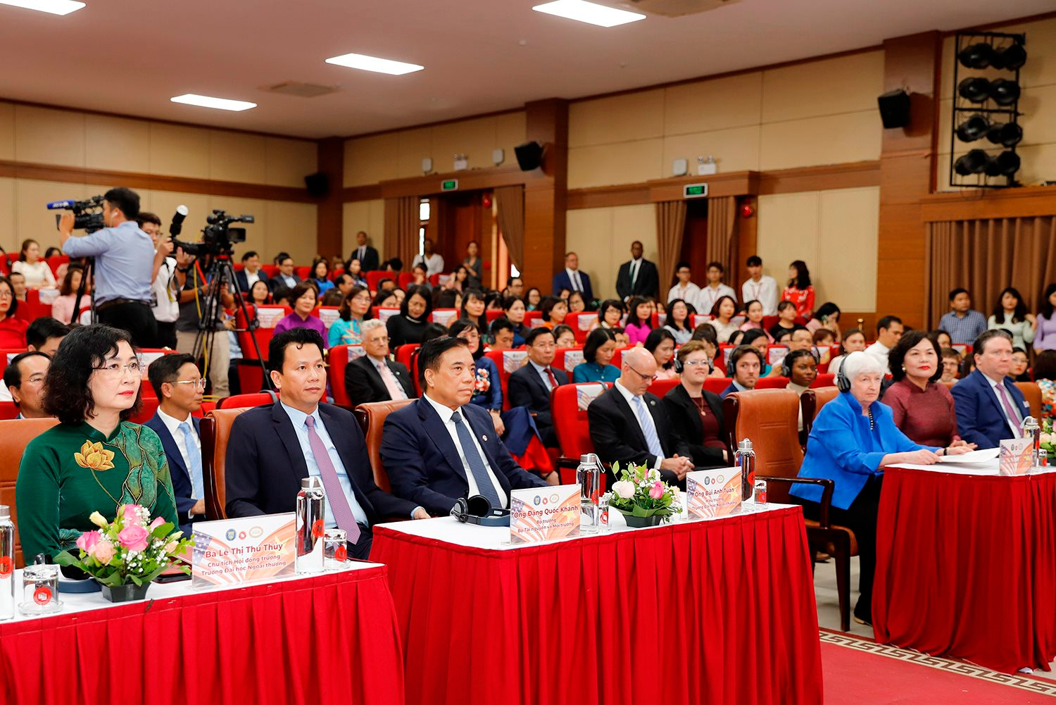 Bộ trưởng Đặng Quốc Khánh dự Tọa đàm triển vọng Kinh tế và tài chính khí hậu