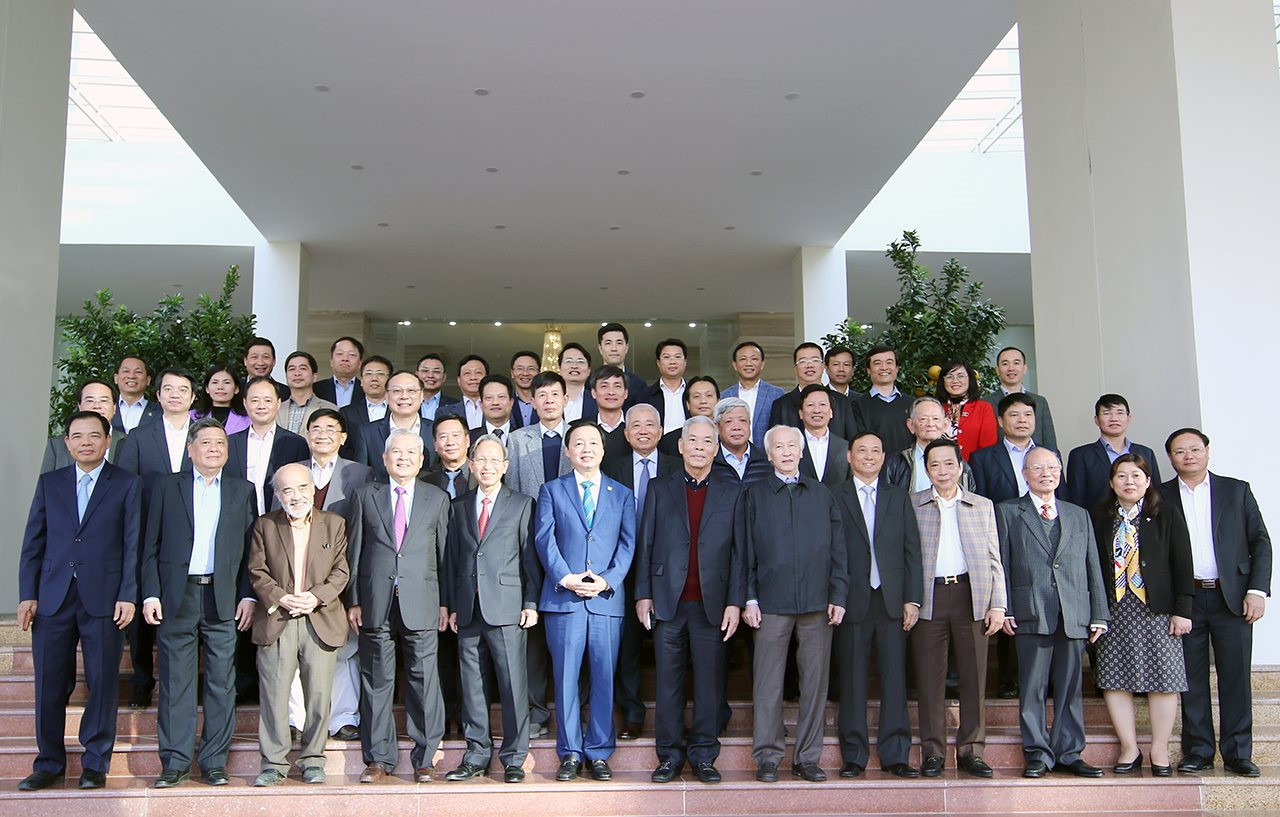 Phó Thủ tướng Trần Hồng Hà gặp mặt lãnh đạo Bộ TN&MT qua các thời kỳ nhân dịp Xuân Quý Mão 2023