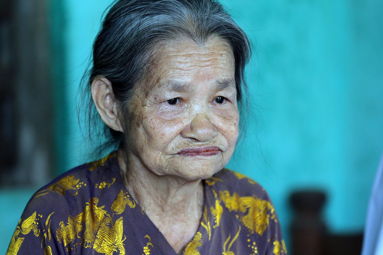 Bộ trưởng Trần Hồng Hà thăm và tri ân Mẹ Việt Nam Anh hùng