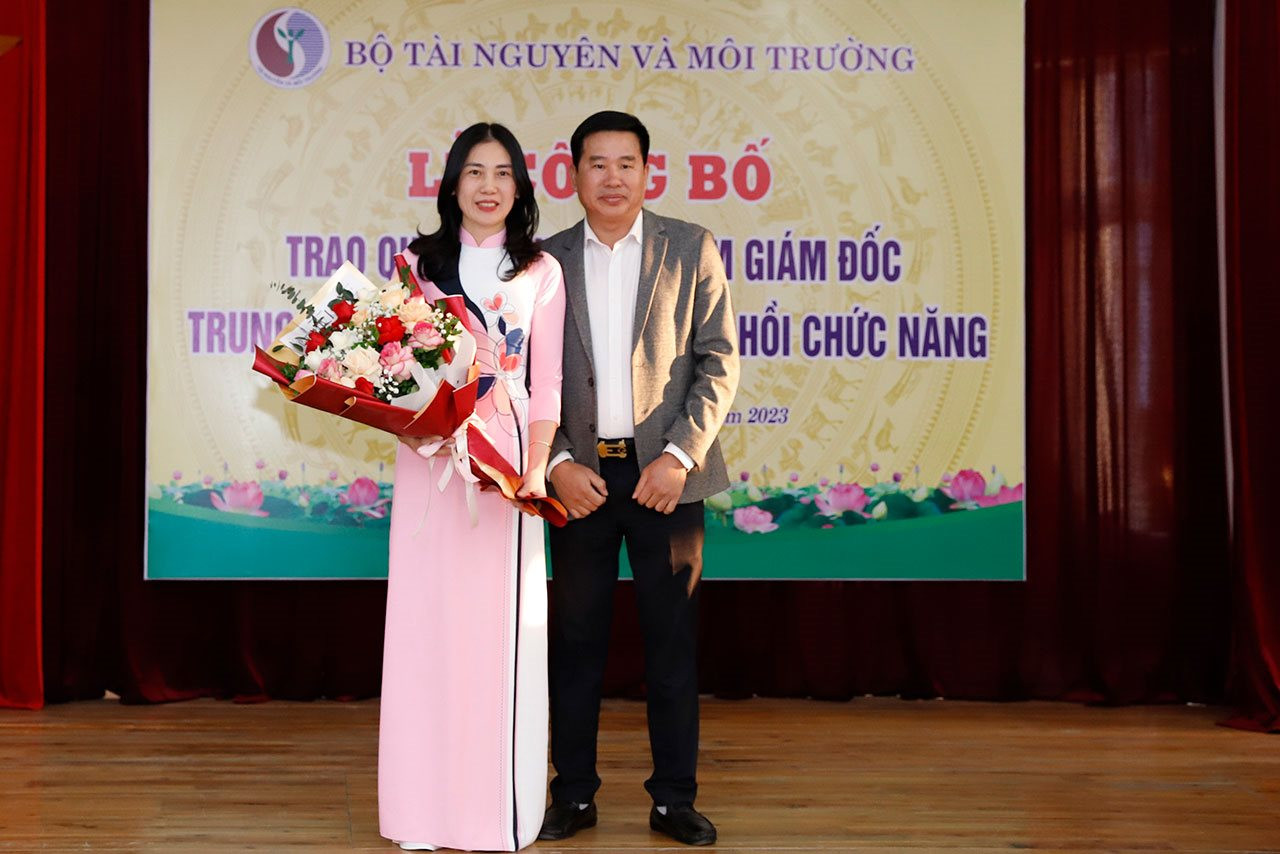 Bộ trưởng Đặng Quốc Khánh trao Quyết định bổ nhiệm Giám đốc Trung tâm Điều dưỡng và Phục hồi chức năng, Bộ Tài nguyên và Môi trường