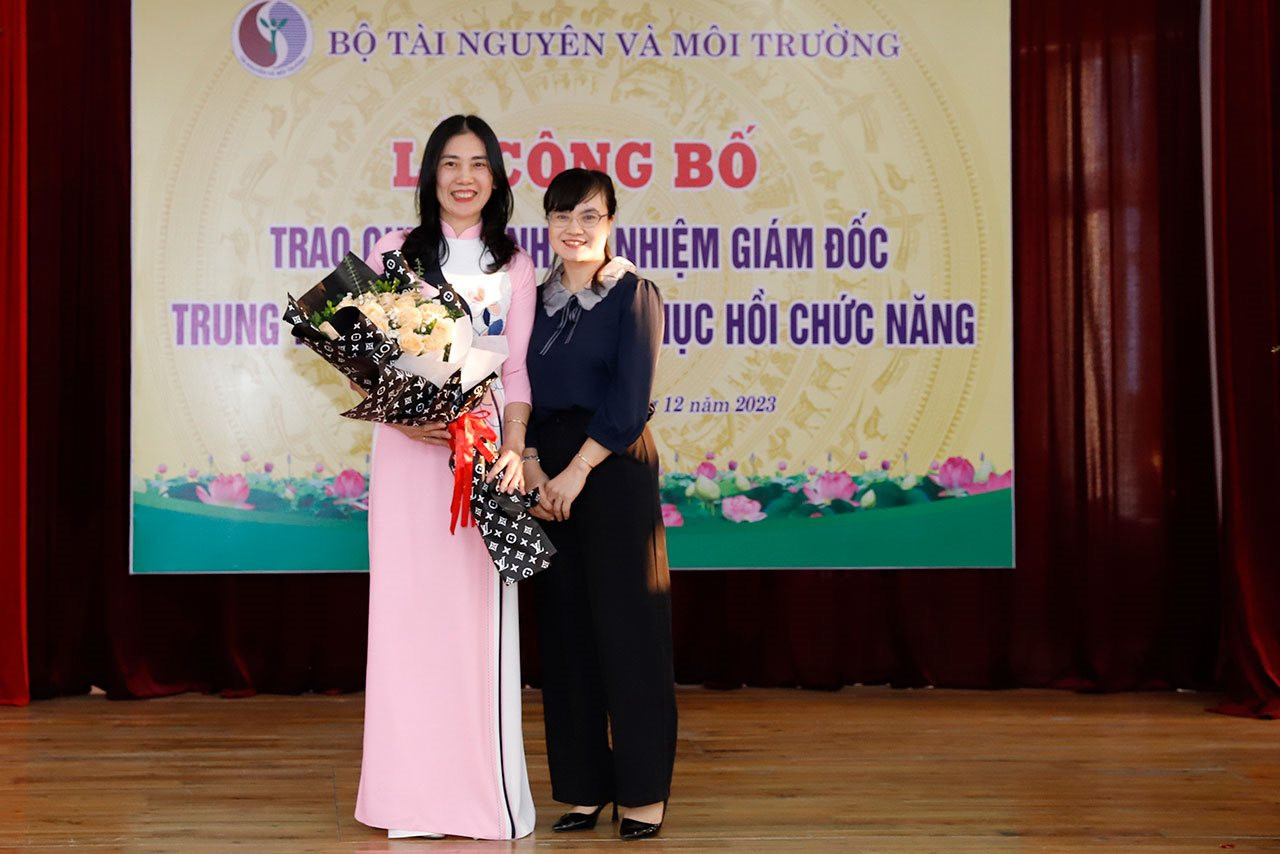 Bộ trưởng Đặng Quốc Khánh trao Quyết định bổ nhiệm Giám đốc Trung tâm Điều dưỡng và Phục hồi chức năng, Bộ Tài nguyên và Môi trường