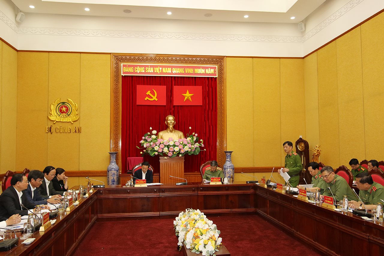 Phối hợp công tác toàn diện với Bộ Công an trong lĩnh vực tài nguyên và môi trường