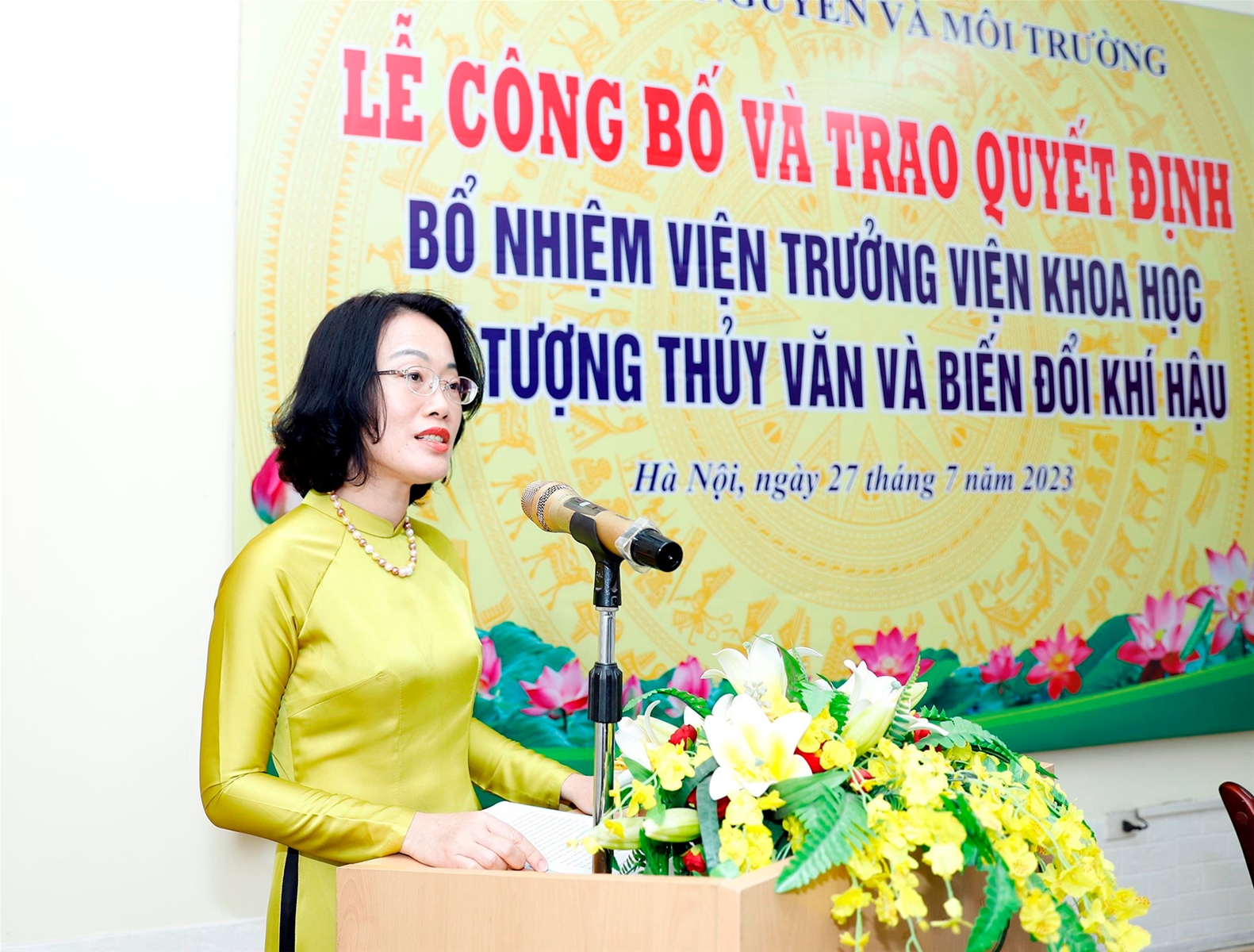 Bộ trưởng Đặng Quốc Khánh trao Quyết định bổ nhiệm PGS.TS Phạm Thị Thanh Ngà giữ chức Viện trưởng Viện Khoa học KTTV và BĐKH