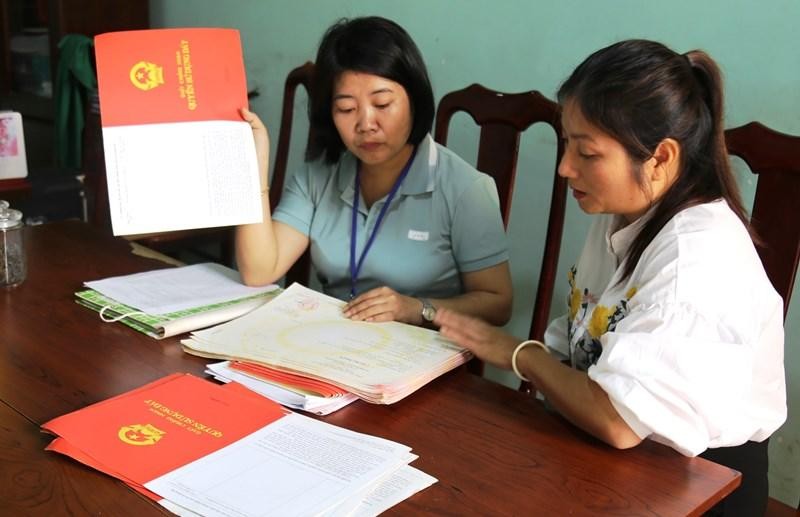 Người dân Quảng Tân không đồng ý nhận Giấy chứng nhận quyền sử dụng đất