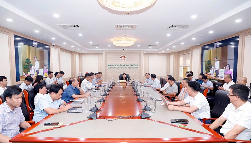 Thủ tướng chủ trì Hội nghị trực tuyến Sơ kết 6 tháng đầu năm 2024 về chuyển đổi số quốc gia và Đề án 06 của Chính phủ.