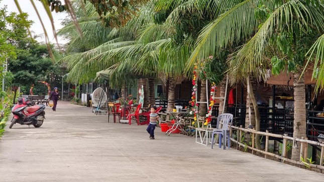 Bí thư Hải Phòng ra 'tối hậu thư' xử lý loạt công trình trái phép ngoài đê sông Lạch Tray