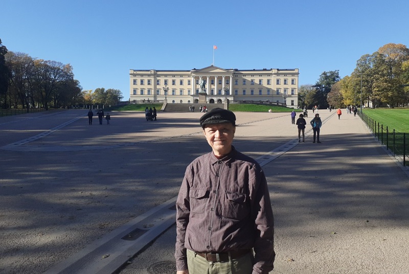 Tập thơ song ngữ 'Chim xanh tiếng hót xanh trời' được xuất bản toàn cầu