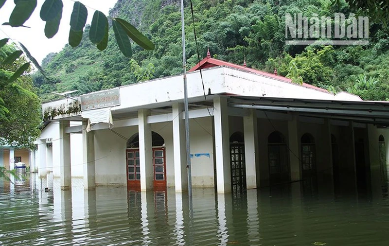 Phó Thủ tướng Lê Thành Long kiểm tra vùng ngập lũ Sơn La