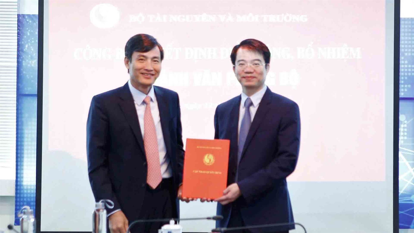 Đẩy mạnh ứng dụng công nghệ thông tin trong chỉ đạo điều hành, lắng nghe, và phục vụ tốt hơn cho người dân, doanh nghiệp