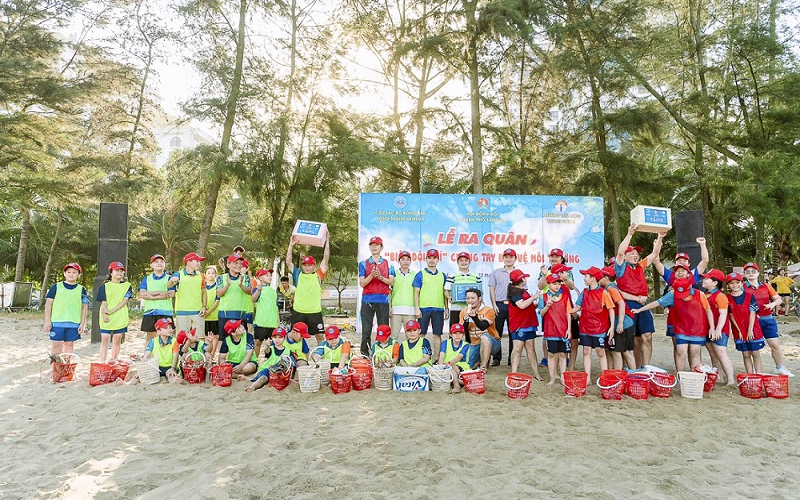 “Biệt đội nhí” bảo vệ môi trường tại biển Sầm Sơn