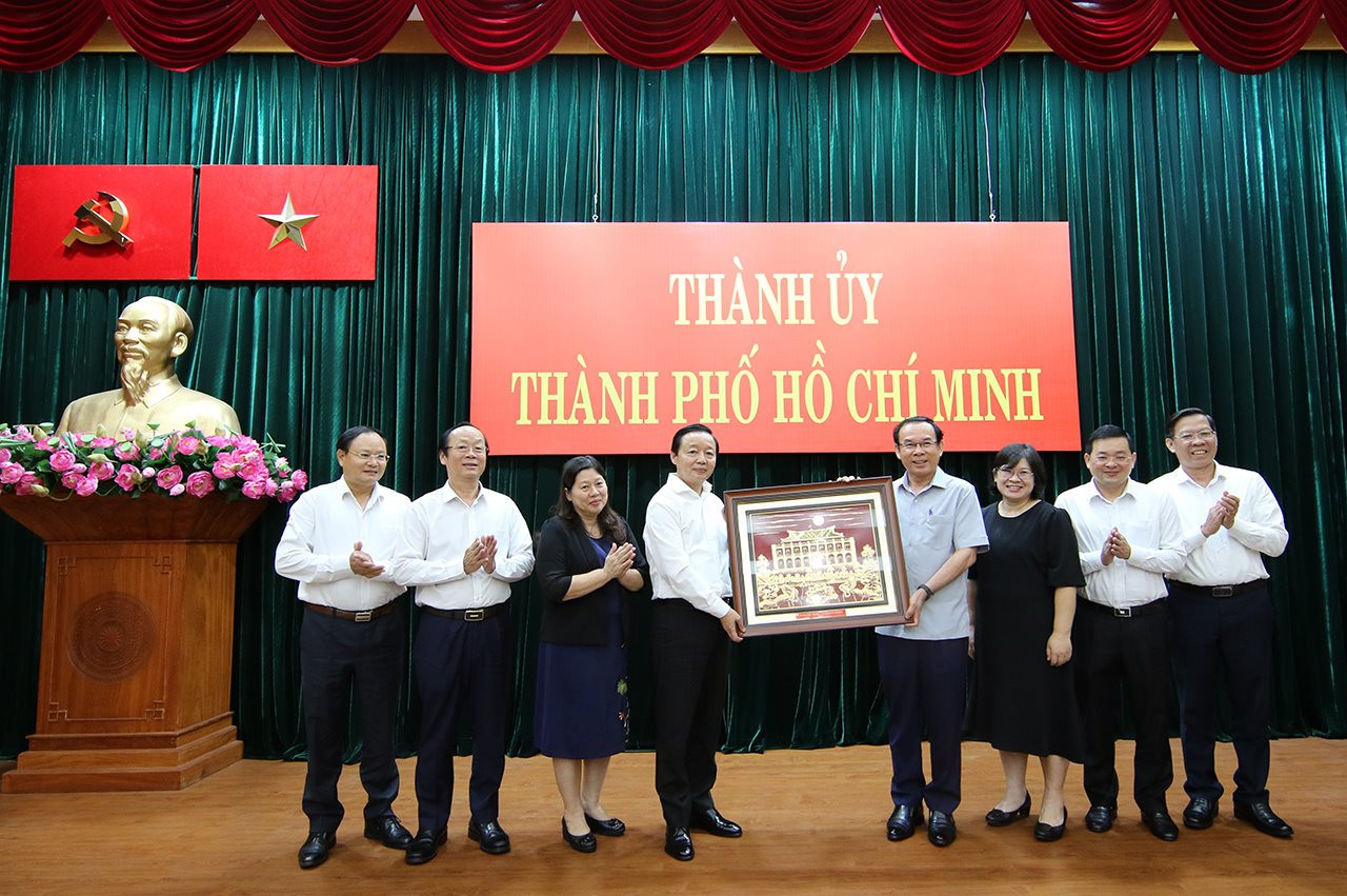 Bộ TN&MT làm việc với Thành uỷ TP.HCM về các chính sách phát triển của Thành phố
