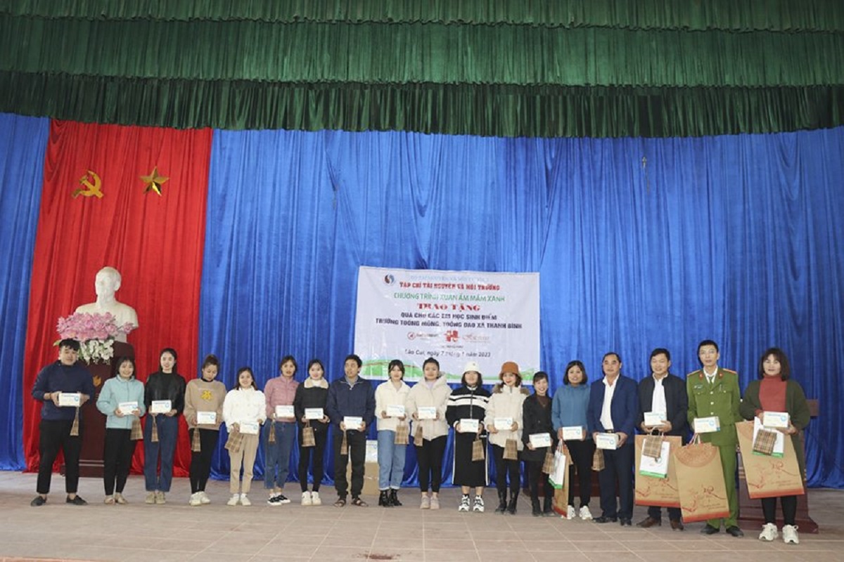 Chùm ảnh: Chương trình Xuân ấm mầm xanh năm 2023, trao quà cho các em học sinh vùng cao Lào Cai