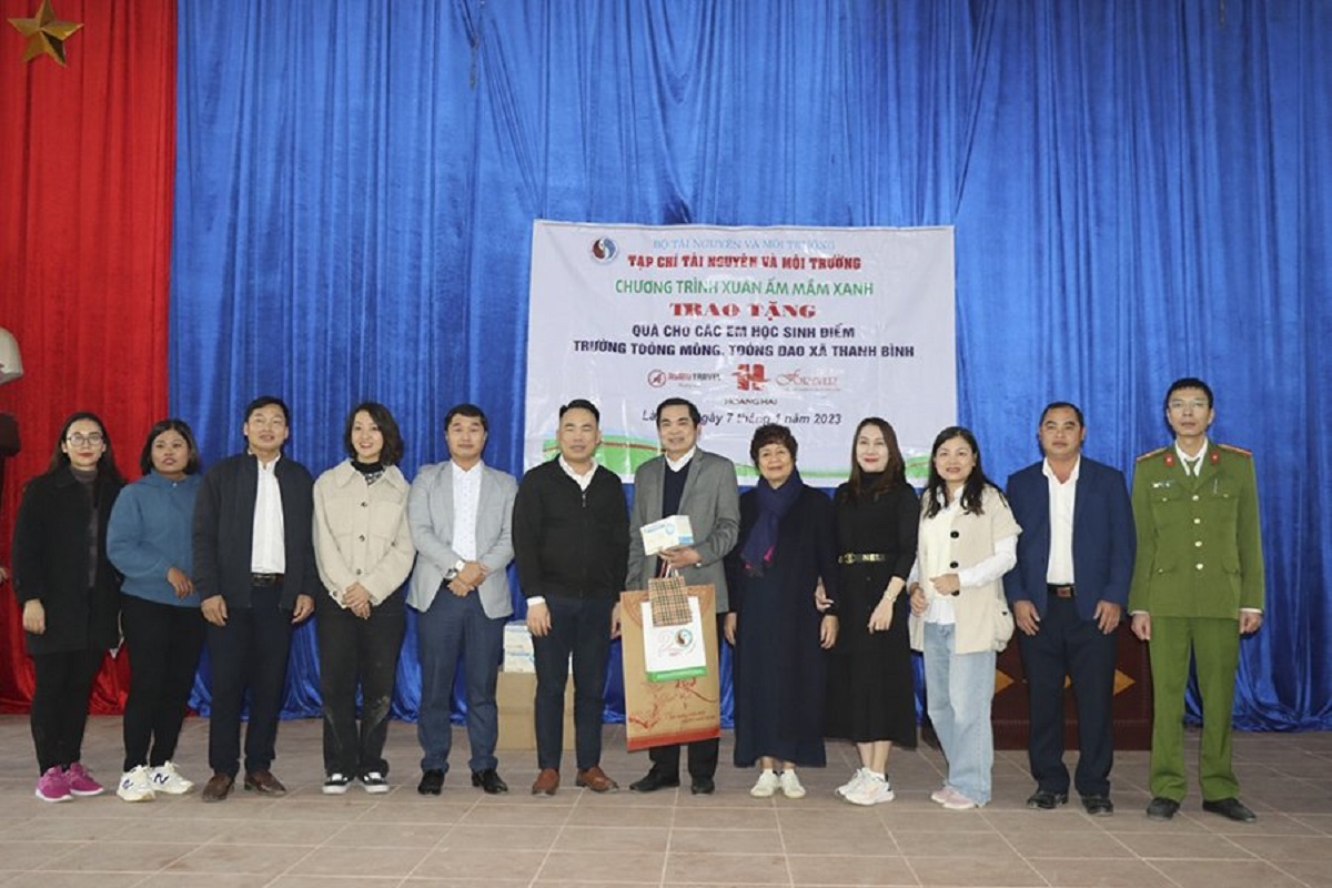 Chùm ảnh: Chương trình Xuân ấm mầm xanh năm 2023, trao quà cho các em học sinh vùng cao Lào Cai
