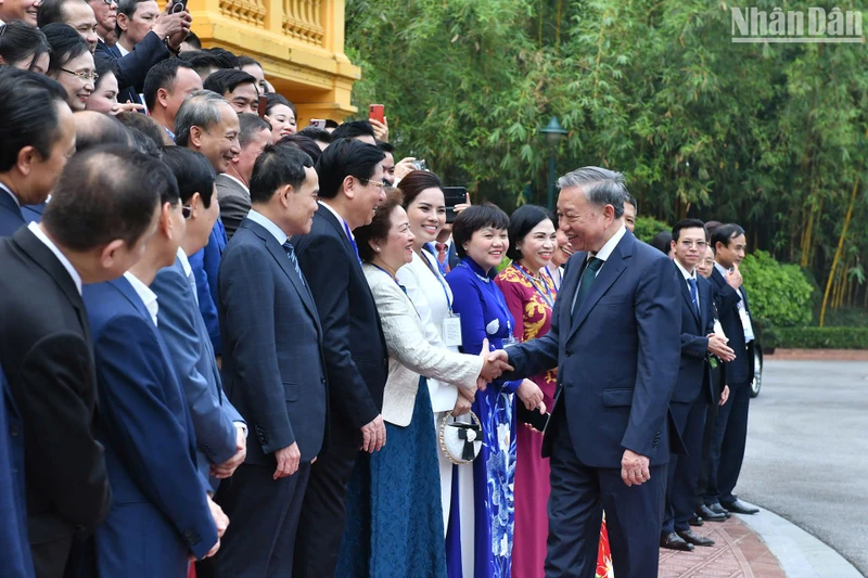 Tổng Bí thư, Chủ tịch nước Tô Lâm gặp mặt Đoàn đại biểu doanh nhân tiêu biểu