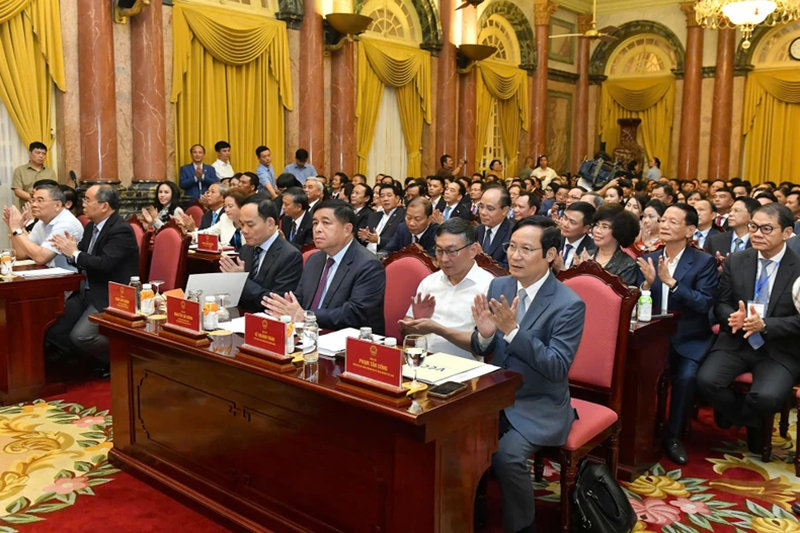 Tổng Bí thư, Chủ tịch nước Tô Lâm gặp mặt Đoàn đại biểu doanh nhân tiêu biểu