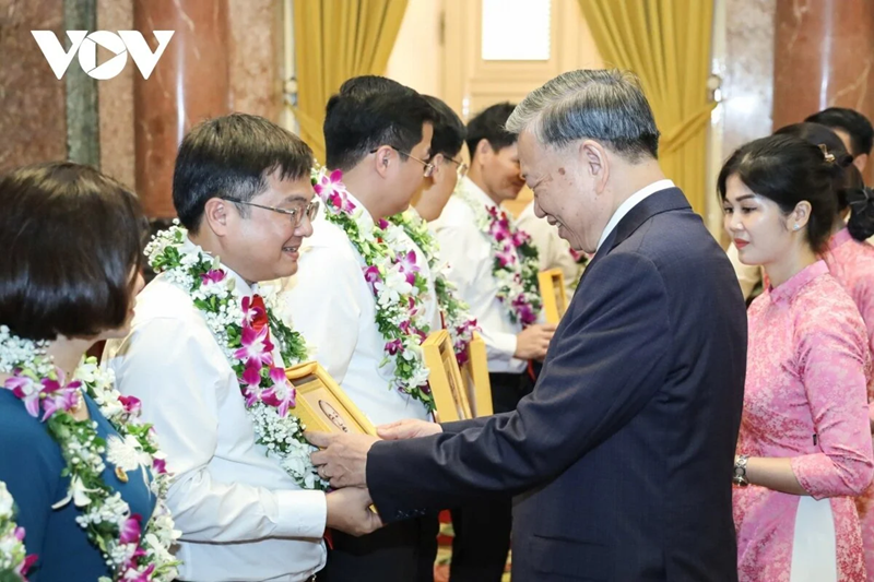 Tổng Bí thư, Chủ tịch nước gặp mặt đoàn đại biểu 'Tham mưu giỏi, phục vụ tốt'