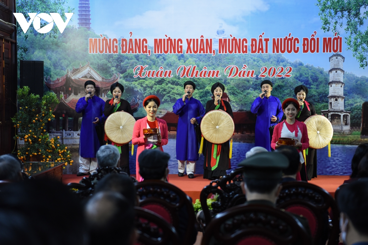 Tổng Bí thư Nguyễn Phú Trọng dâng hương tưởng niệm 8 vị vua triều Lý tại Đền Đô