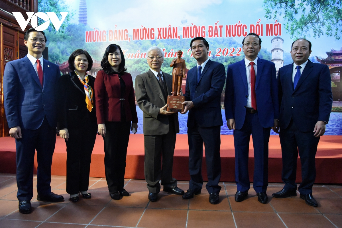 Tổng Bí thư Nguyễn Phú Trọng dâng hương tưởng niệm 8 vị vua triều Lý tại Đền Đô