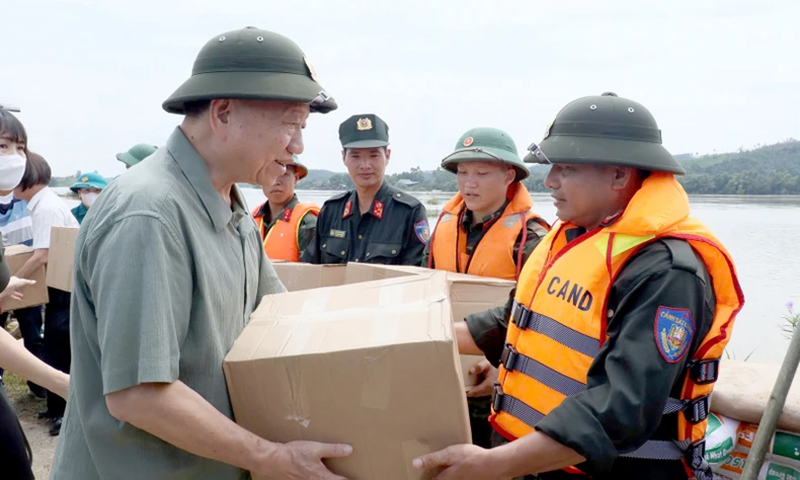 Tổng Bí thư, Chủ tịch nước Tô Lâm kiểm tra công tác phòng, chống lụt bão tại Tuyên Quang