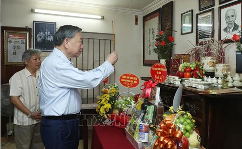 Tổng Bí thư, Chủ tịch nước Tô Lâm tri ân cố nhạc sĩ Văn Cao và cố họa sĩ Bùi Trang Chước