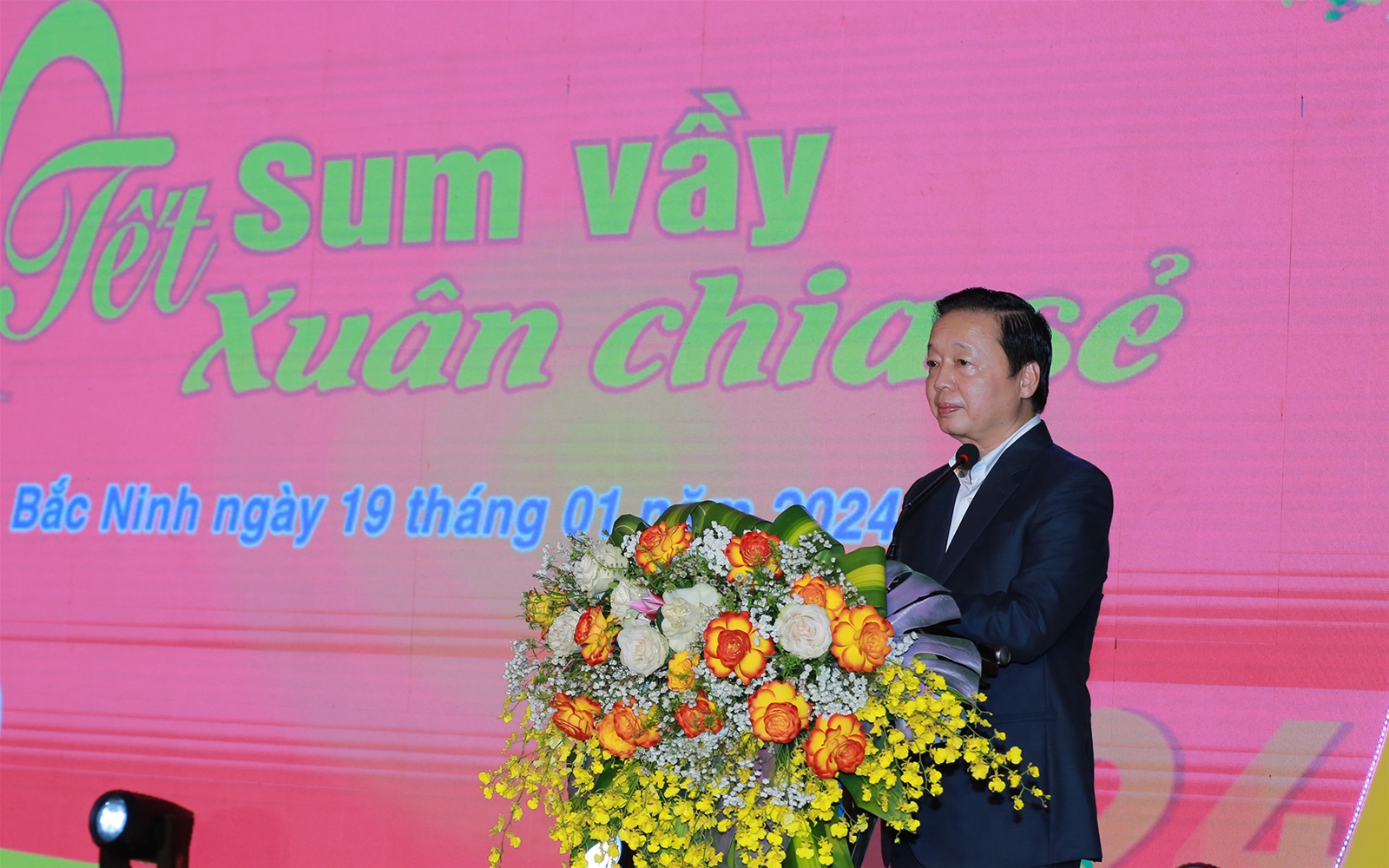 Tiếp tục quan tâm, cải thiện, nâng cao đời sống người lao động, công nhân