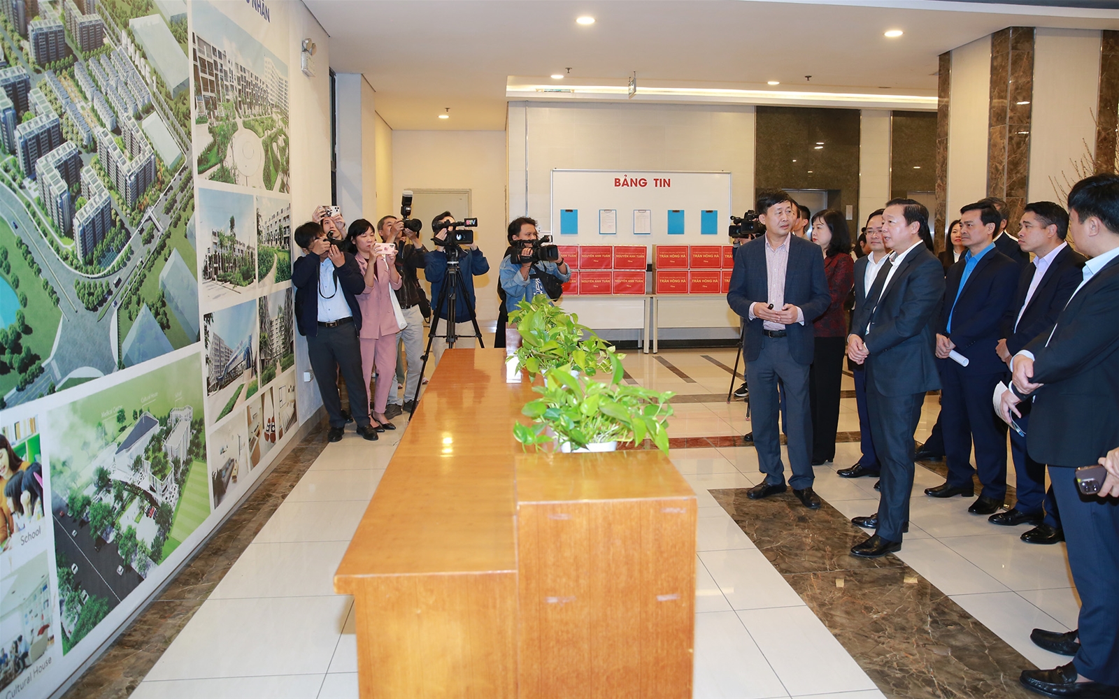 Tiếp tục quan tâm, cải thiện, nâng cao đời sống người lao động, công nhân