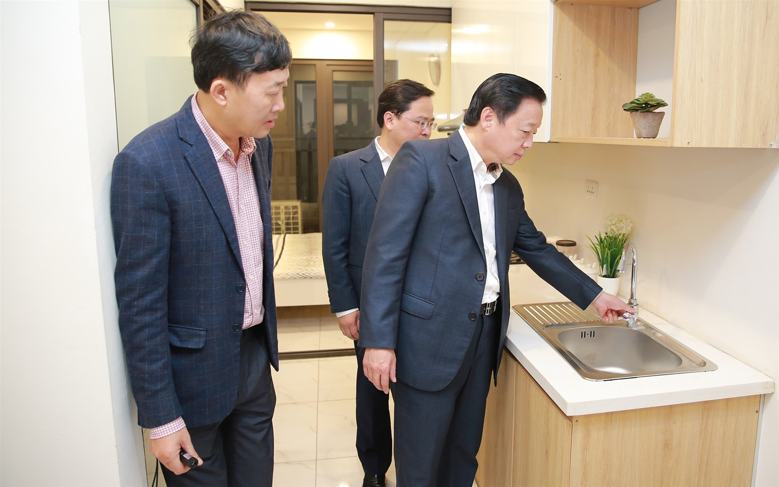 Tiếp tục quan tâm, cải thiện, nâng cao đời sống người lao động, công nhân