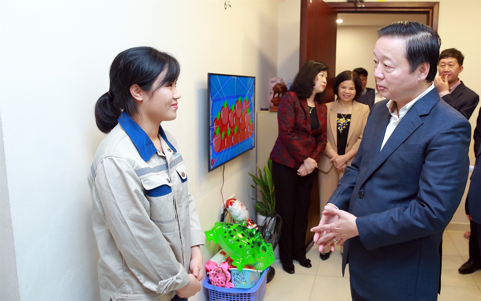 Tiếp tục quan tâm, cải thiện, nâng cao đời sống người lao động, công nhân