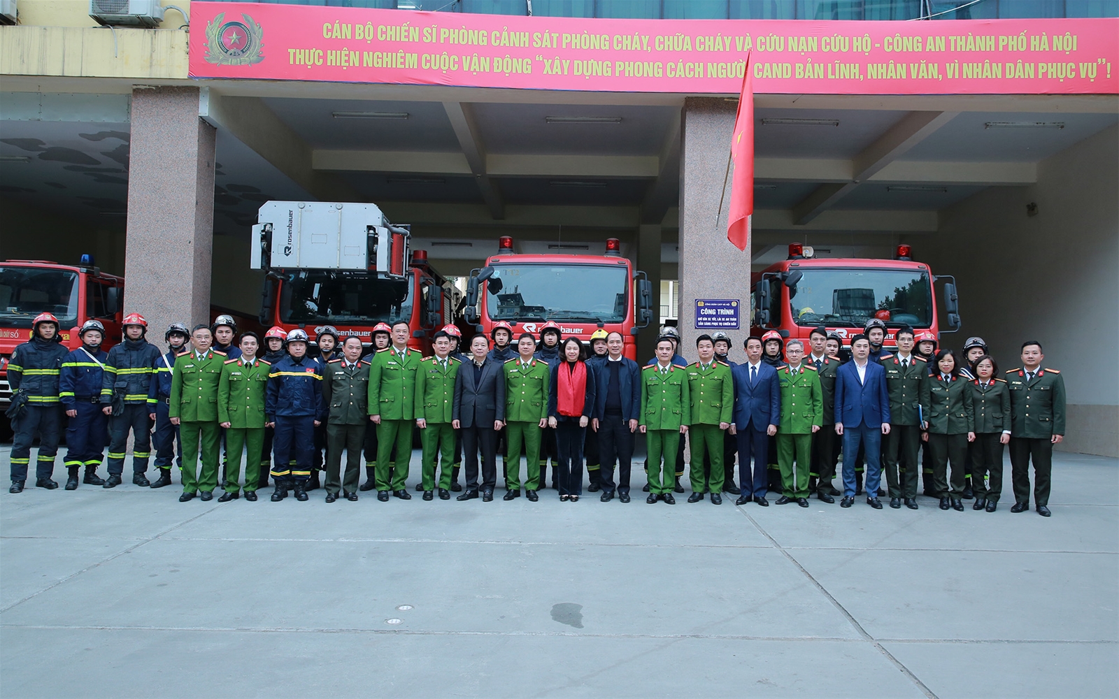 Phó Thủ tướng Trần Hồng Hà thăm, chúc Tết một số đơn vị ở Hà Nội- Ảnh 8.