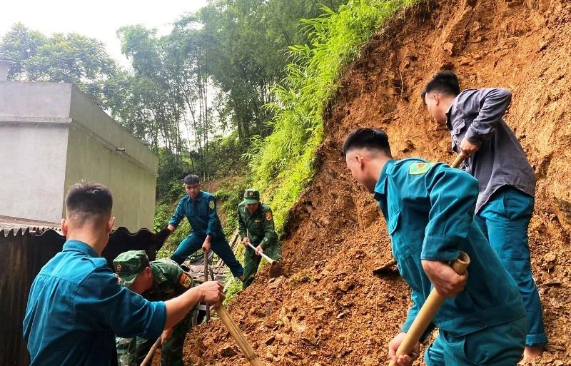 Thanh Hóa trợ giúp người dân khắc phục sạt lở đất