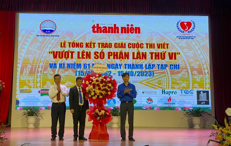 Trao giải cuộc thi viết 'Vượt lên số phận' lần VI và kỷ niệm 61 năm thành lập Tạp chí Thanh niên