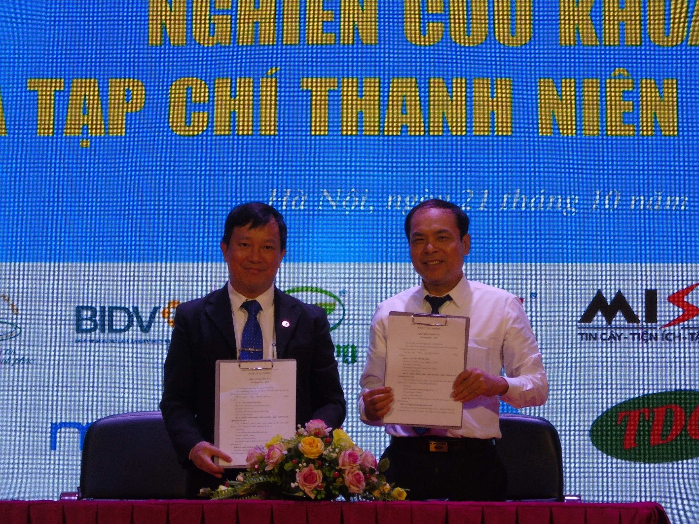 Trao giải cuộc thi viết 'Vượt lên số phận' lần VI và kỷ niệm 61 năm thành lập Tạp chí Thanh niên